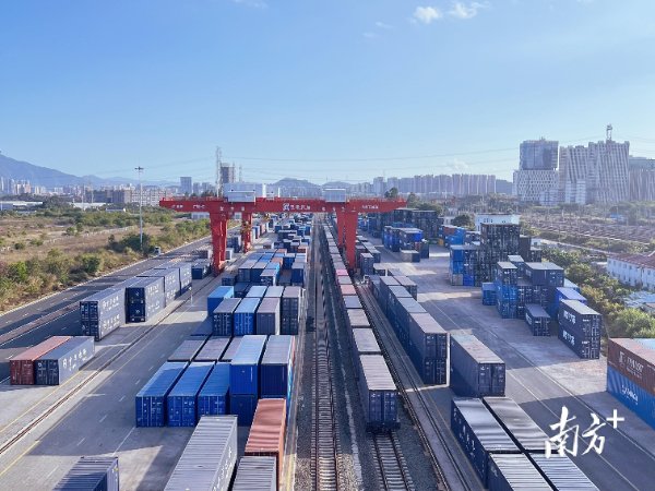 “湾区号”中欧班列：让深圳智造续写“古丝路”新传奇