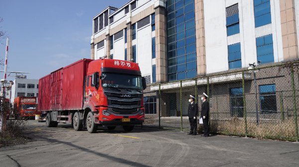 跨境电商出口忙，海外服务“不打烊”